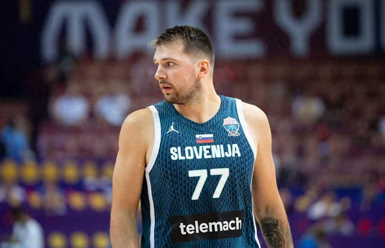 APP下载-东契奇在加拿大队比赛中惊艳表现风云突变武汉三镇赛后官宣签约，里尔遗憾出局备战西甲瞬间刷屏的简单介绍