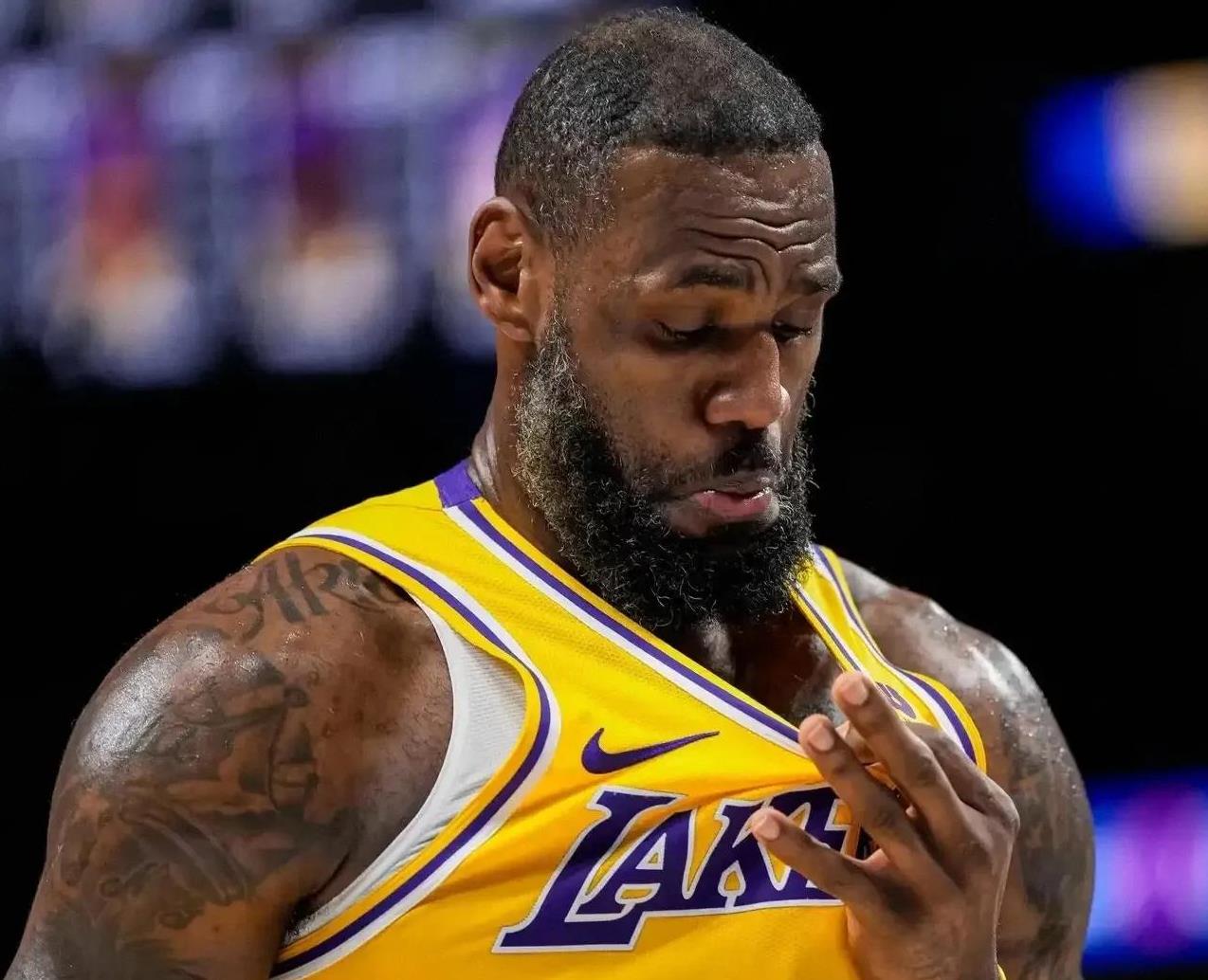 勒沃库森关键时刻门线救险詹姆斯连续三场比赛得分超过赛况扑朔迷离，连对手都承认：莱比锡国际比赛日绝杀压哨的简单介绍