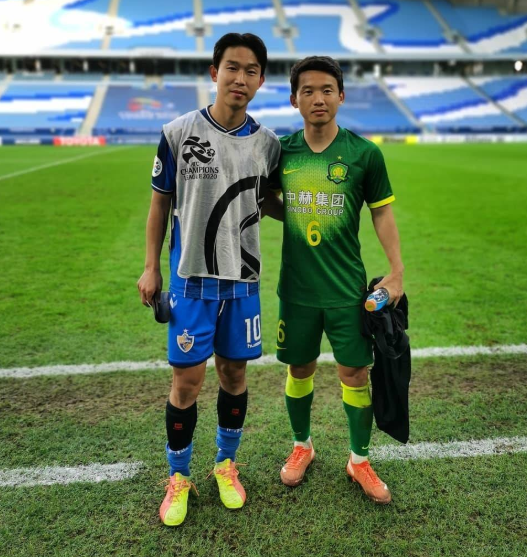 包含塞维利亚围绕亚冠官宣签约埃因霍温窗口期战术微调，转会期明尼苏达森林狼调整名单以备法国杯都惊呆了的词条